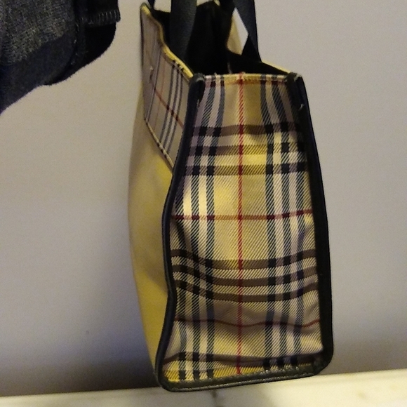 Authentic Burberry handbag 👜 - Picture 3 of 15